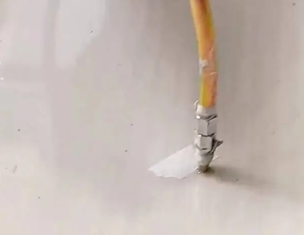 长泰瓷砖空鼓维修公司专业解答在瓷砖铺贴过程中，如果使用的砂料过粗（如全部使用了粗砂），可能会导致以下问题